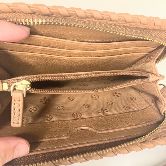 Tory Burch Marion Zip-Around Continental Wallet in tan pebbled leather - Picture 3 of 4